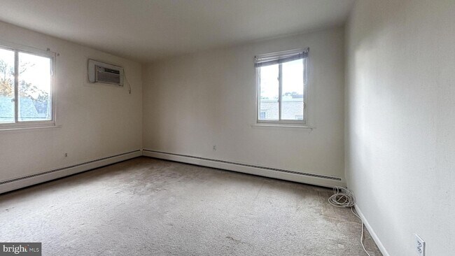 Building Photo - 910 Fox Chase Rd