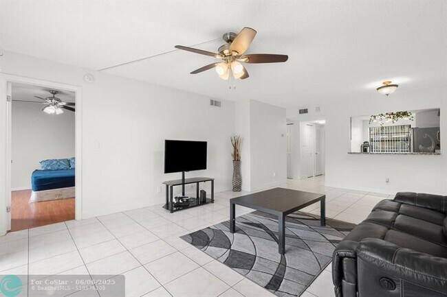 Building Photo - 6575 W Oakland Park Blvd
