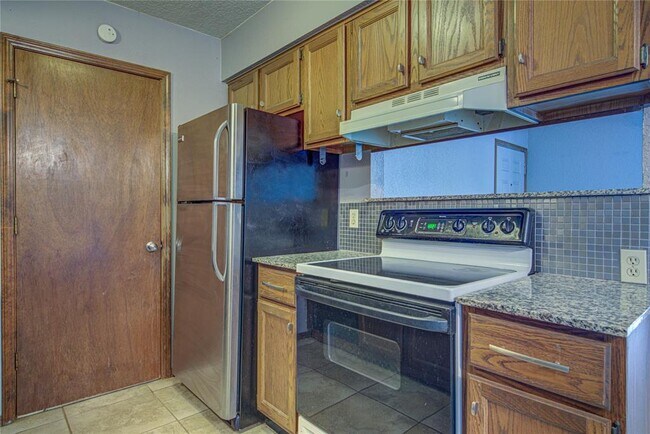 Building Photo - 3200 W Britton Rd