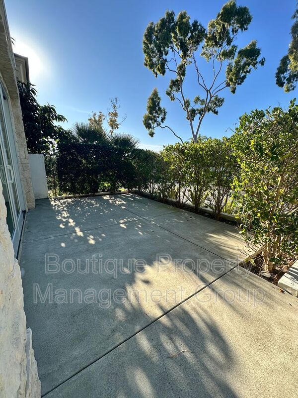 Building Photo - 514 Avocado Ave