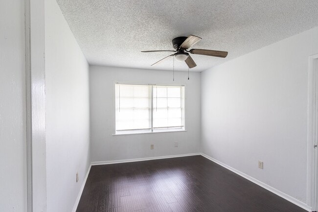 Building Photo - 629 13th Ave N