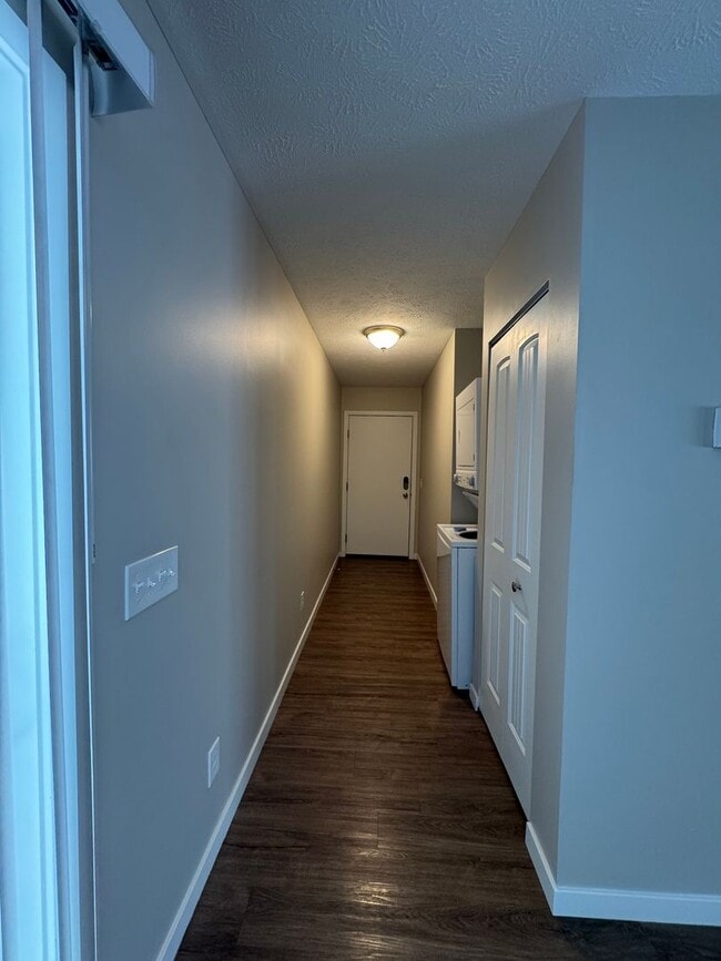 Building Photo - Stylish Ranch Home with Open Floor Plan in...