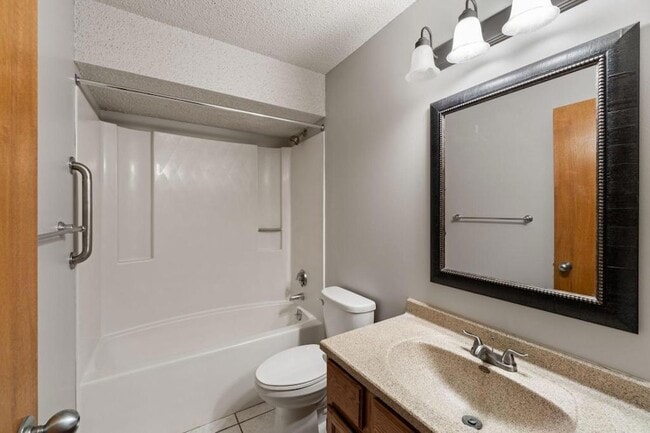 Building Photo - 433 S 7th St