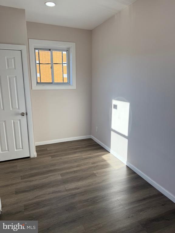 Building Photo - 2537 E Auburn St