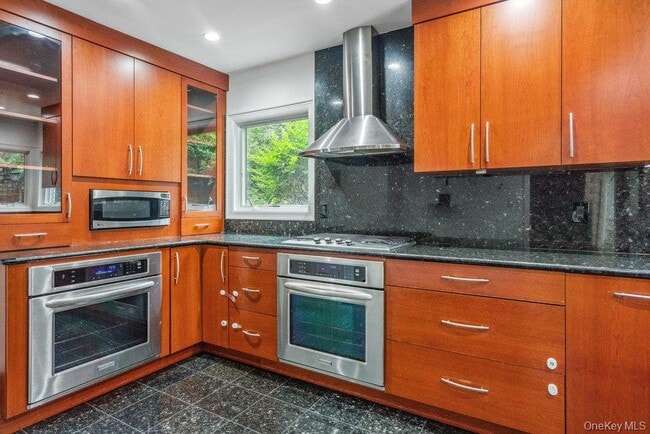 Building Photo - 44 Sandy Hollow Rd