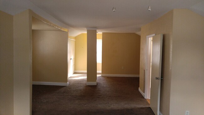 Building Photo - 2035 Barrows St