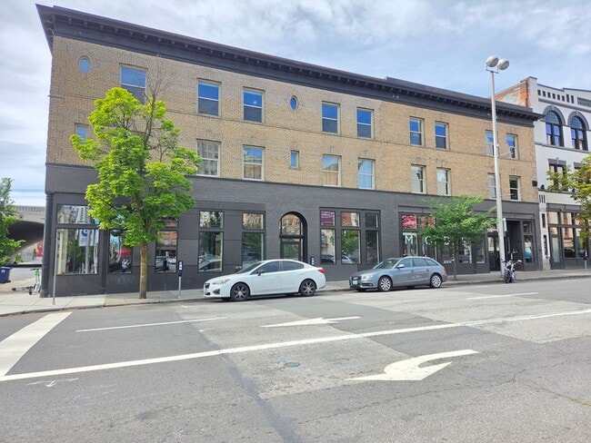 Building Photo - 401 W 1st Ave