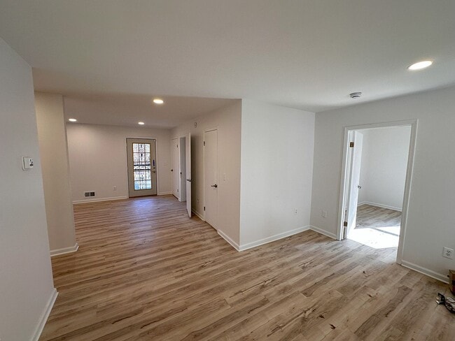 Building Photo - 842 Beatrice Pkwy