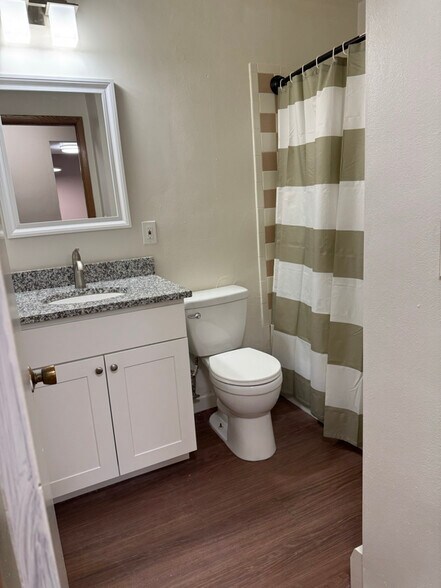 Building Photo - 2260 N Summit Ave