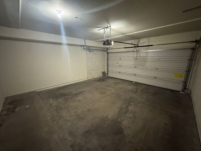 Building Photo - 2 Bedroom - 2 Bath - Garage - 940 Sq. Ft. Condo Tempe Town Lake Condos