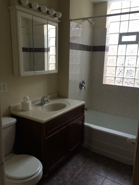 Building Photo - 2311 N Avers Ave