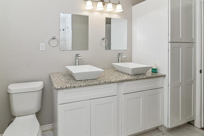 Building Photo - 4303 Trail Lake Dr