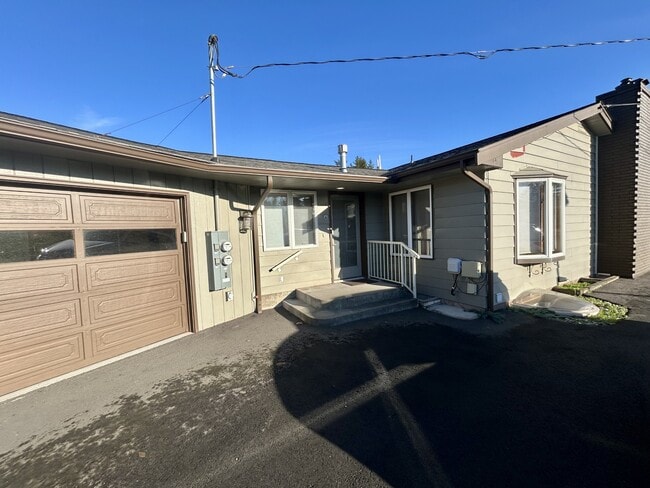 Building Photo - 606 Mead AvenueUnit A Mead