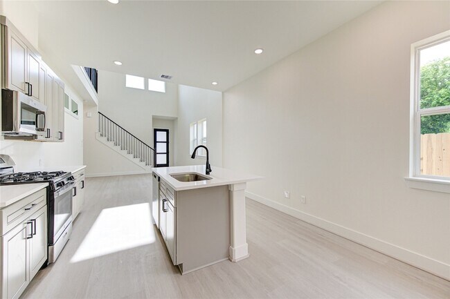 Building Photo - 4336 Avron Dr