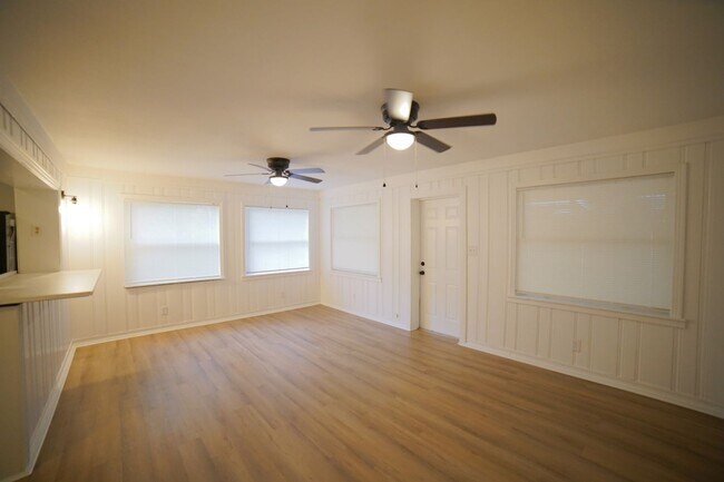 Building Photo - Cozy 3 bedroom 2 bath home