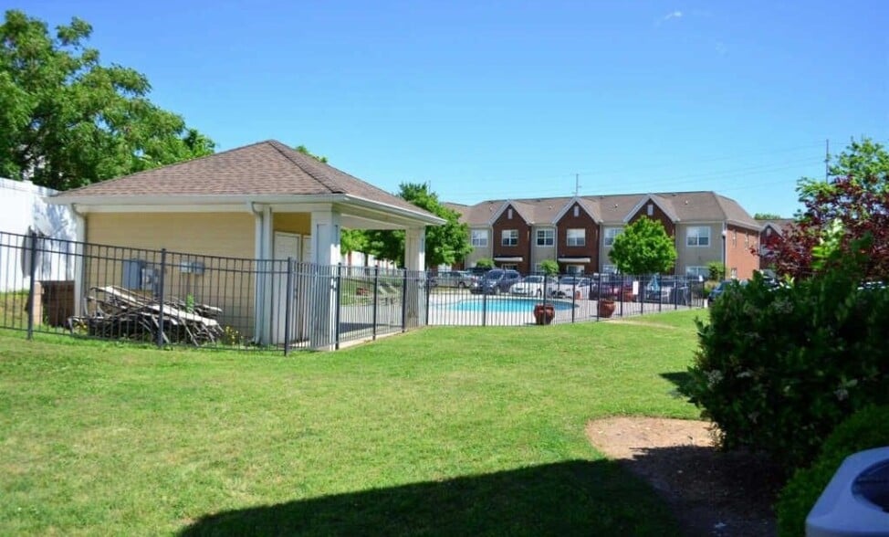 rear yard - 144 Lincoln St