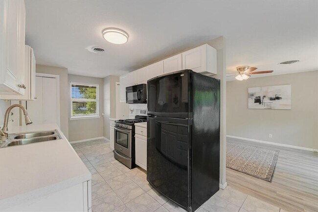 Building Photo - 8711 Bridgeport Dr