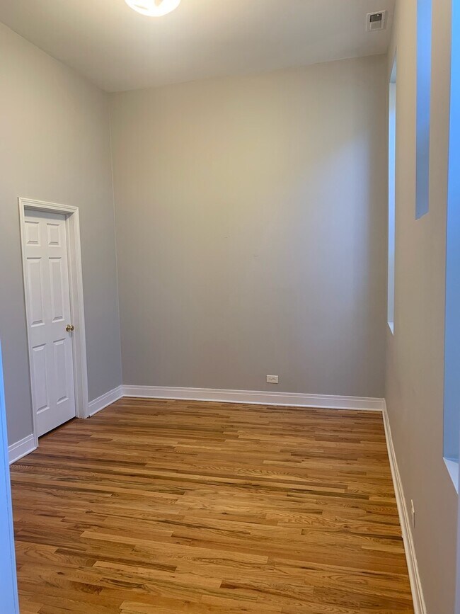 Building Photo - 2002 W Chicago Ave