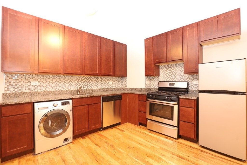 Building Photo - 555 W Arlington Pl