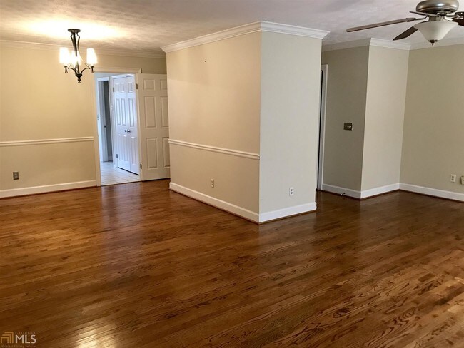 Building Photo - 2600 Holcomb Springs Dr