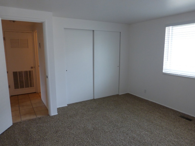 Building Photo - 2105 E 3300 S