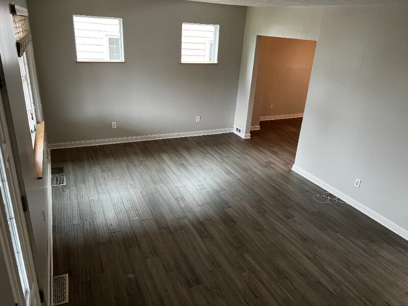 Building Photo - 527 Flynn Ave