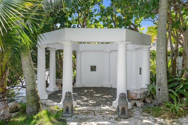 Building Photo - 7500 S Flagler Dr
