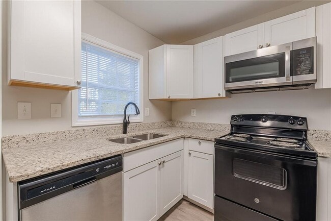 Building Photo - 1376 Westmont Rd SW