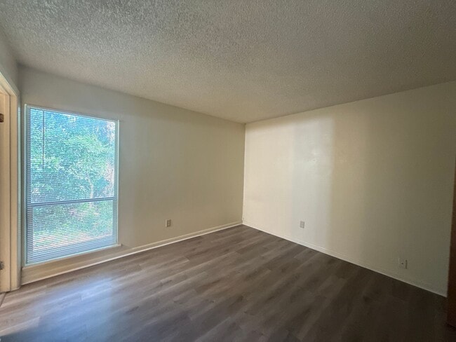 Building Photo - Taylor - 5315