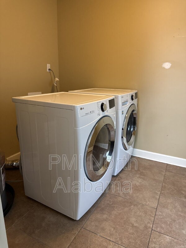 Building Photo - 2512 Pansy St SW