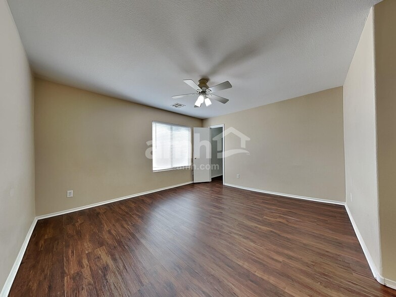 Building Photo - 1102 E Renegade Trl