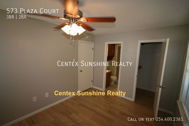 Building Photo - 573 Plaza Ct