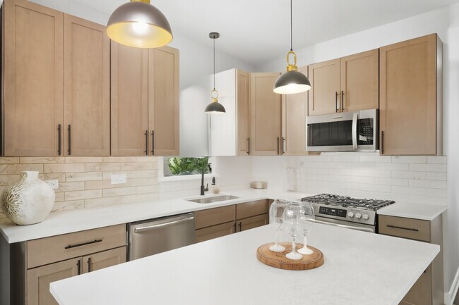 Building Photo - 7823 S May St