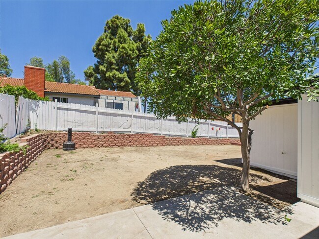 Building Photo - Modern Luxury 3x2 home in the Heart of Vista