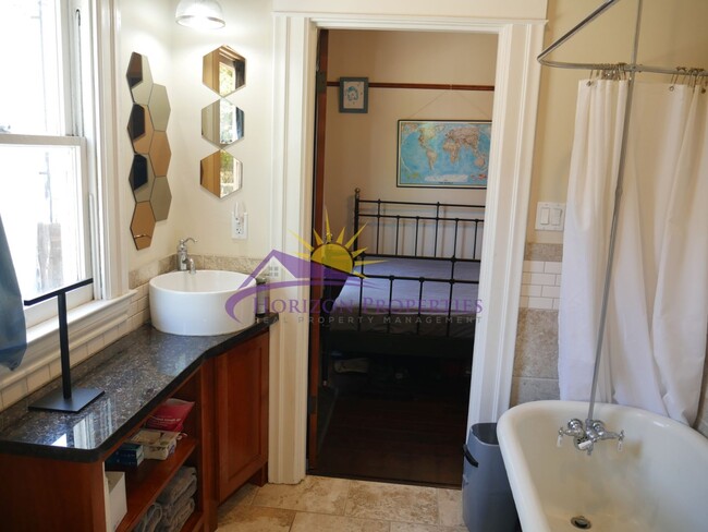 Building Photo - Unique 3 Bed 2 Bath 1,359 Sq. Ft. Midtown ...