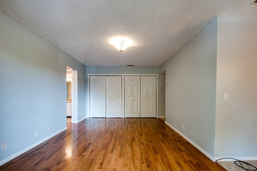 Building Photo - 515 Basswood Ave