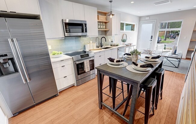 Building Photo - Capitol Hill 2 Bed 1.5 Bath Stunner Available!