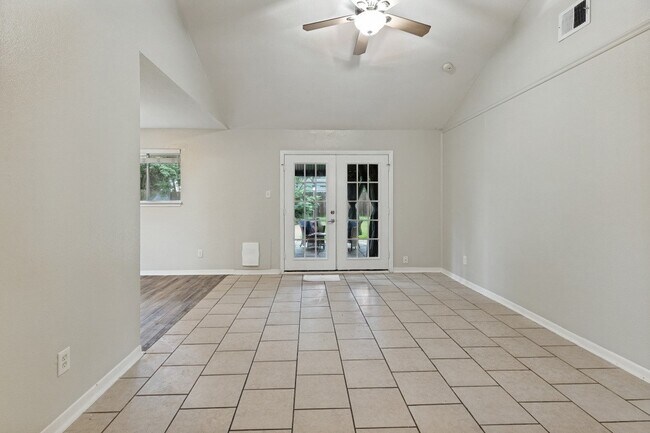 Building Photo - 2623 Foliage Green Dr