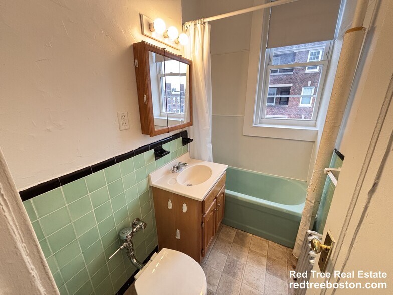 Building Photo - 66 Chiswick Rd