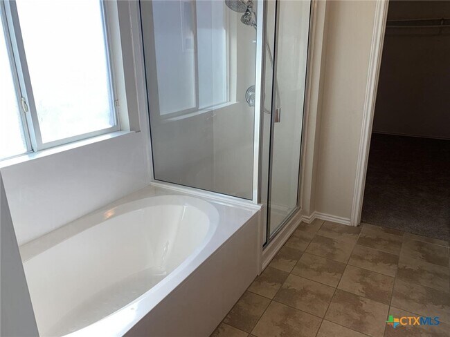 Building Photo - 5506 Bridgewood Dr