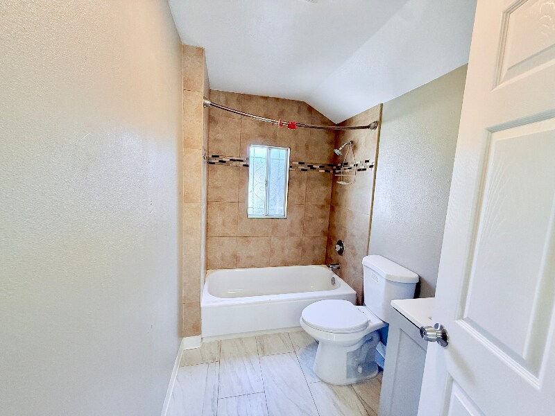 Building Photo - 536 W 77th St