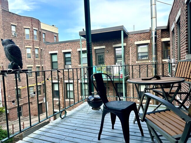 Building Photo - 27 Glenville Ave