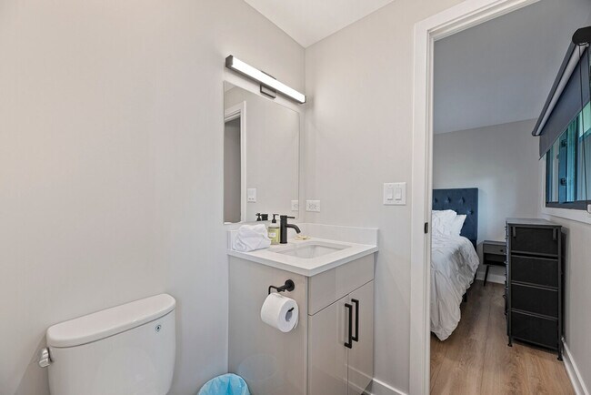 Building Photo - 908 Long Meadow Dr