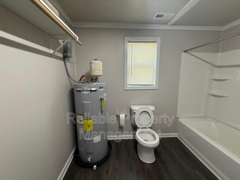 Building Photo - 7018 NC-210