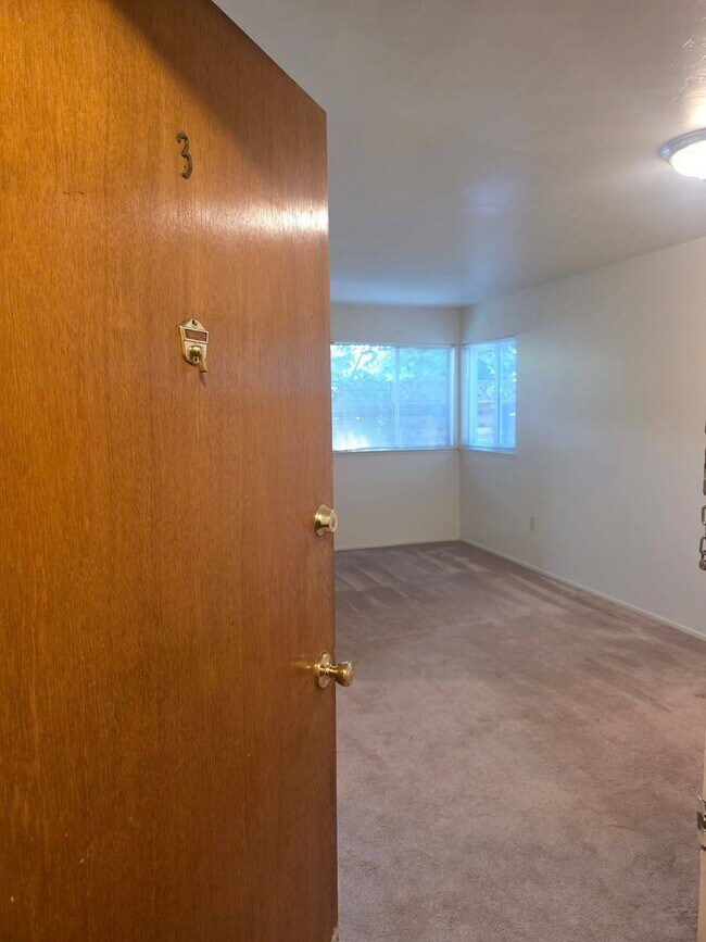 Building Photo - 1-bdr just blocks from Downtown Berkeley