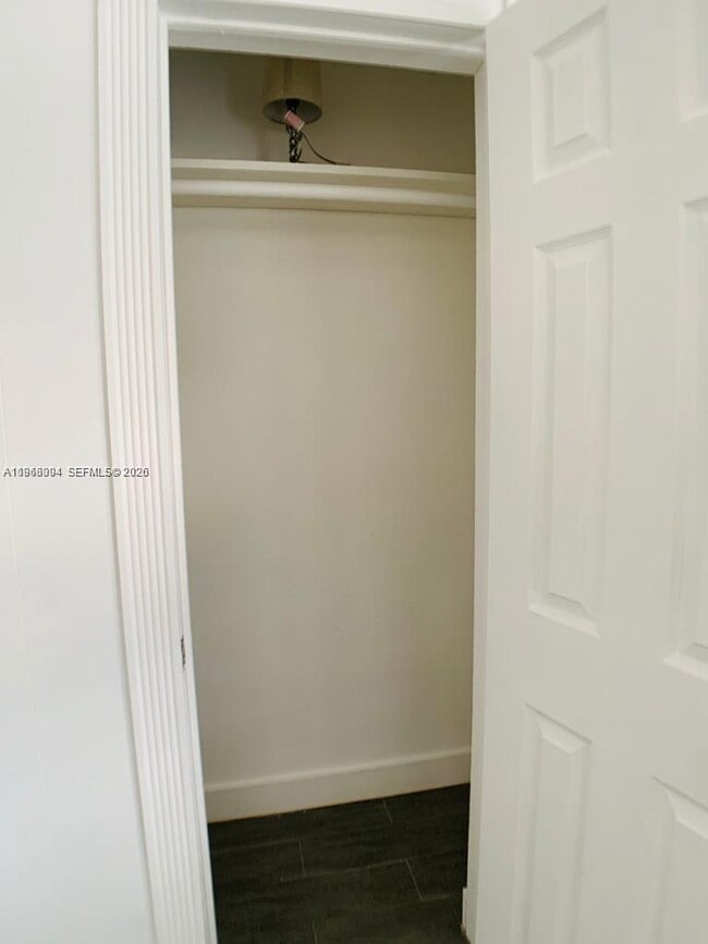 Building Photo - 1843 Dewey St