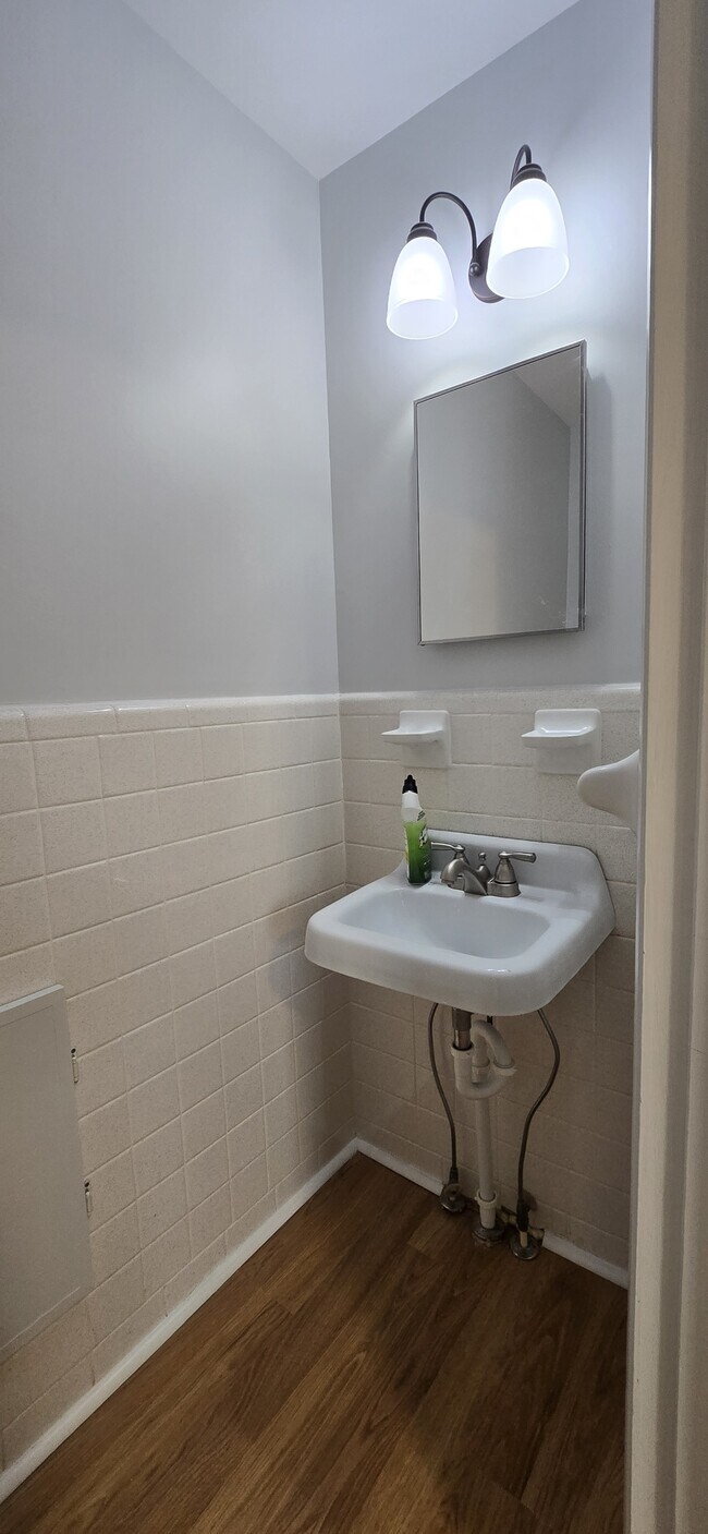 Building Photo - 1202 Brindley Dr