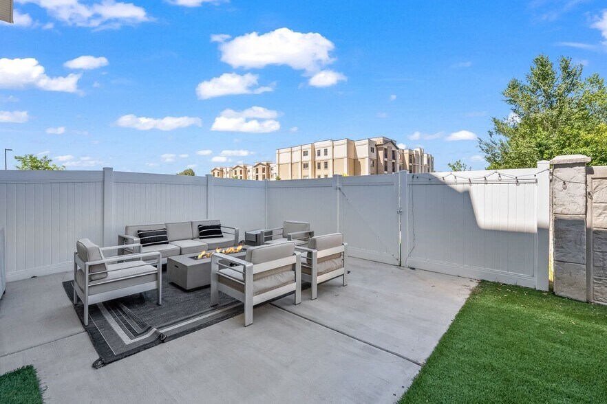 Building Photo - 8912 S 660 E