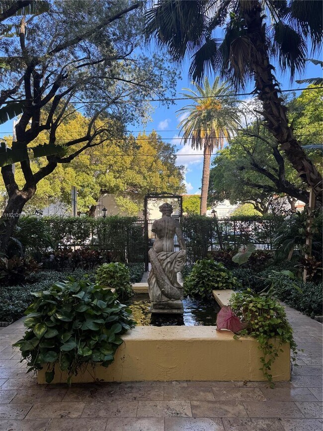 Building Photo - 536 14th St