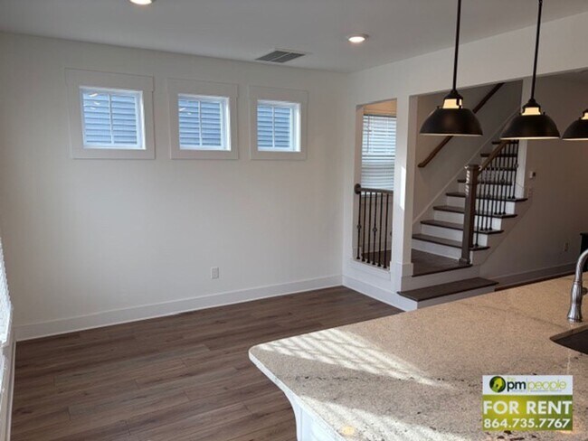 Building Photo - 3/2.5 Townhome in Excellent Greenville/Travelers Rest Location!